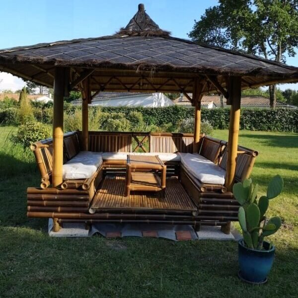 Pabellón de bambú para un acogedor «LOUNGE»